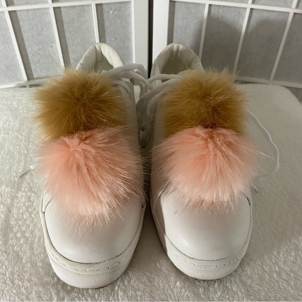 Sam Edelman Size 9 White Pom Pom Sneakers